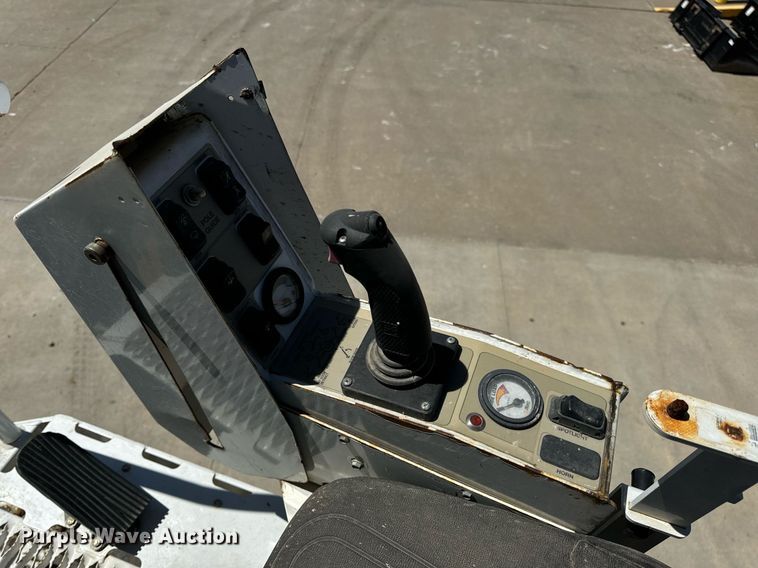 image for item DV1926 2012 Kenworth digger derrick truck