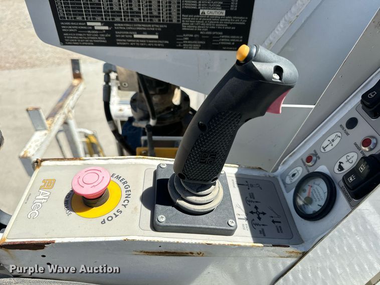 image for item DV1926 2012 Kenworth digger derrick truck