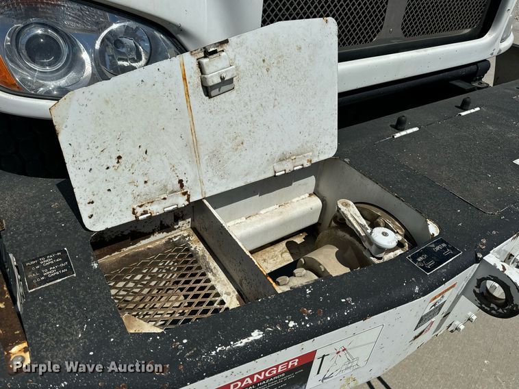 image for item DV1926 2012 Kenworth digger derrick truck