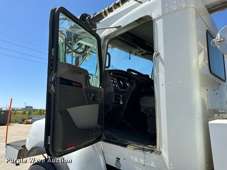 image for item DV1926 2012 Kenworth digger derrick truck