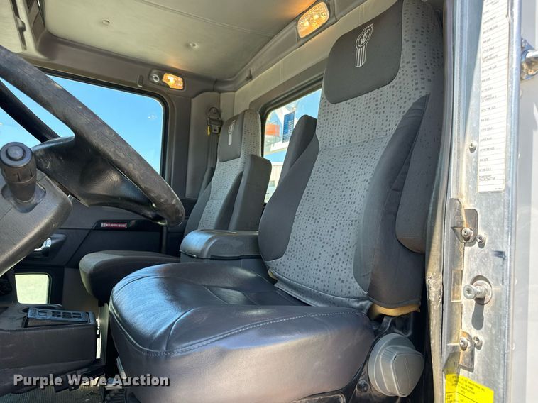 image for item DV1926 2012 Kenworth digger derrick truck