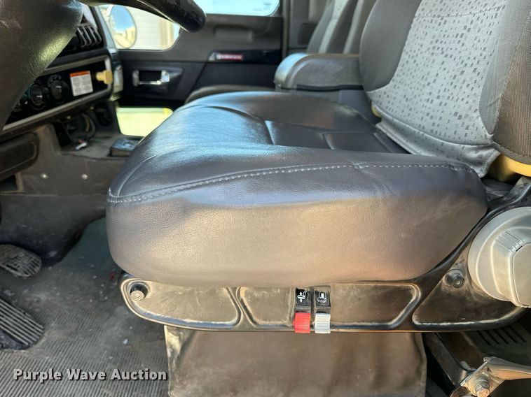 image for item DV1926 2012 Kenworth digger derrick truck