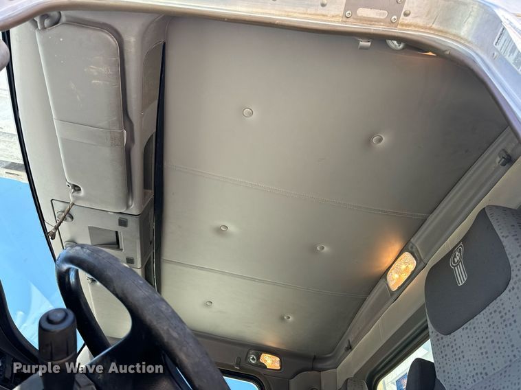 image for item DV1926 2012 Kenworth digger derrick truck