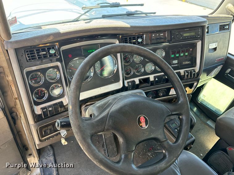 image for item DV1926 2012 Kenworth digger derrick truck