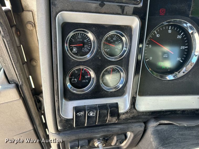 image for item DV1926 2012 Kenworth digger derrick truck