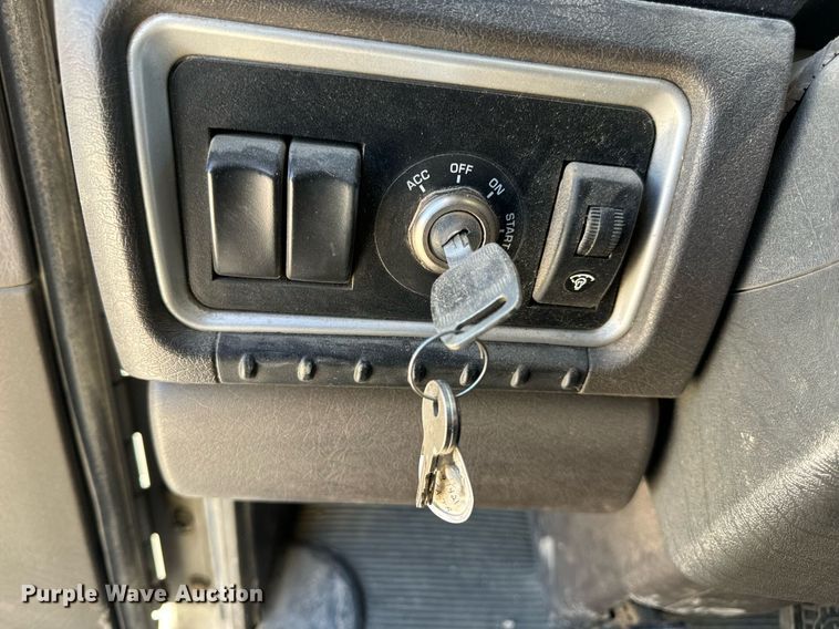 image for item DV1926 2012 Kenworth digger derrick truck