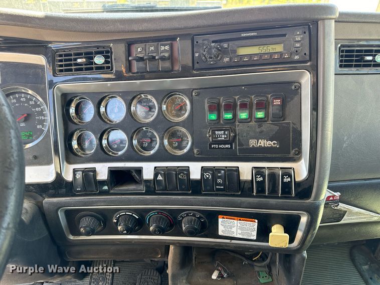 image for item DV1926 2012 Kenworth digger derrick truck