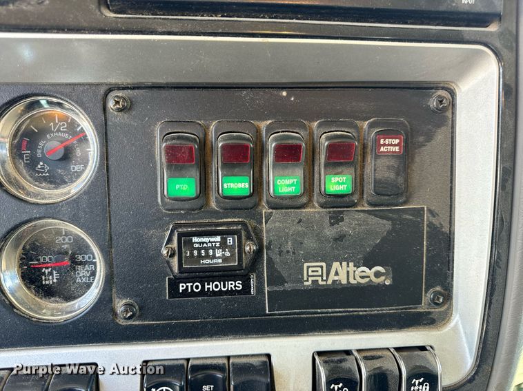 image for item DV1926 2012 Kenworth digger derrick truck