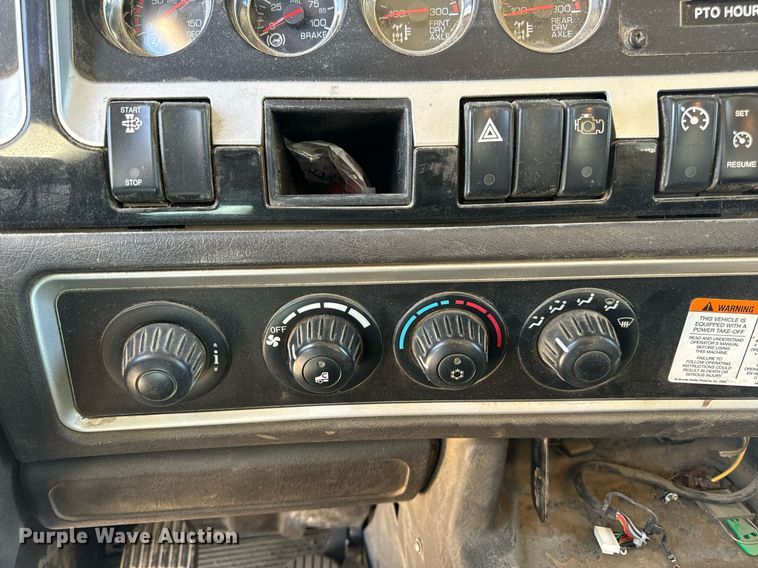 image for item DV1926 2012 Kenworth digger derrick truck