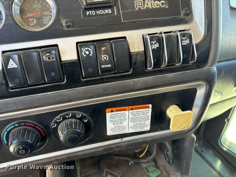 image for item DV1926 2012 Kenworth digger derrick truck