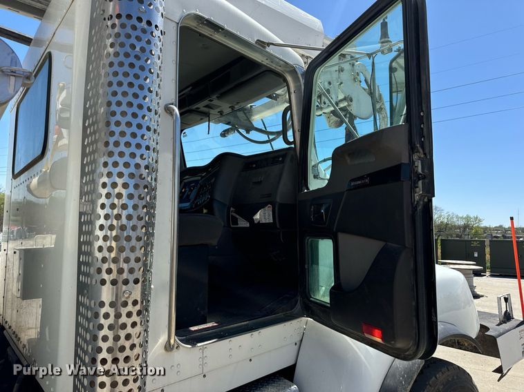 image for item DV1926 2012 Kenworth digger derrick truck