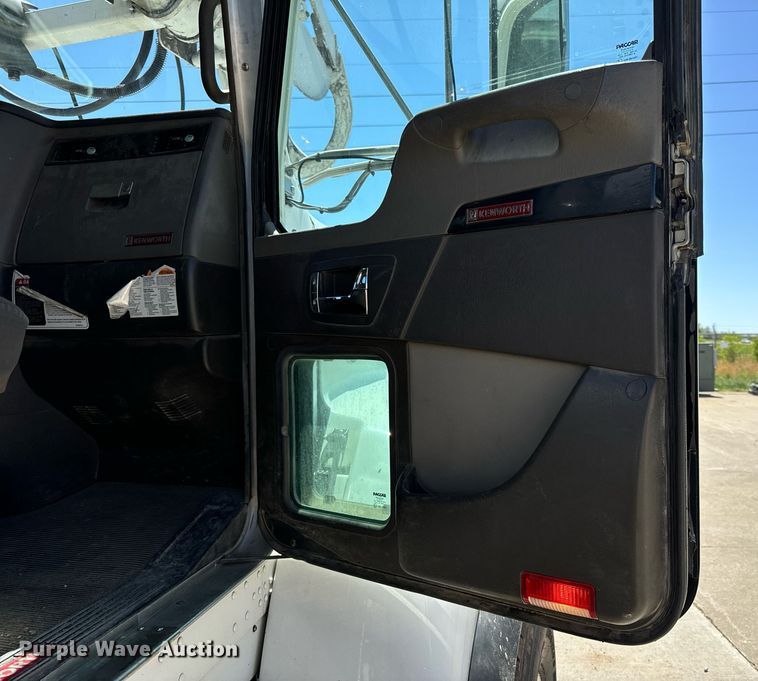 image for item DV1926 2012 Kenworth digger derrick truck