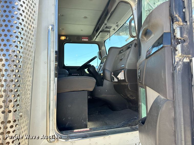 image for item DV1926 2012 Kenworth digger derrick truck