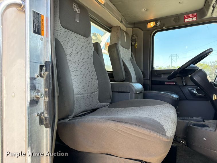 image for item DV1926 2012 Kenworth digger derrick truck