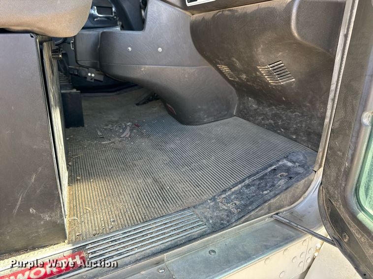 image for item DV1926 2012 Kenworth digger derrick truck