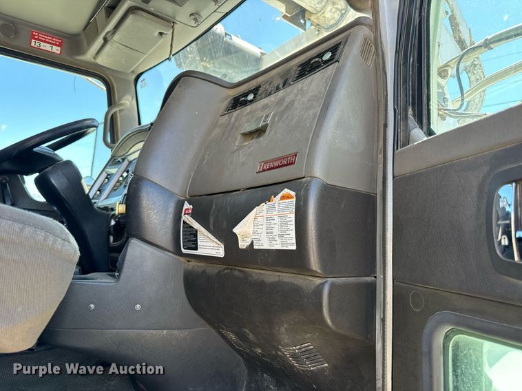 image for item DV1926 2012 Kenworth digger derrick truck