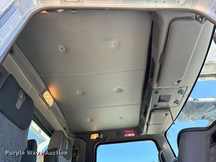 image for item DV1926 2012 Kenworth digger derrick truck