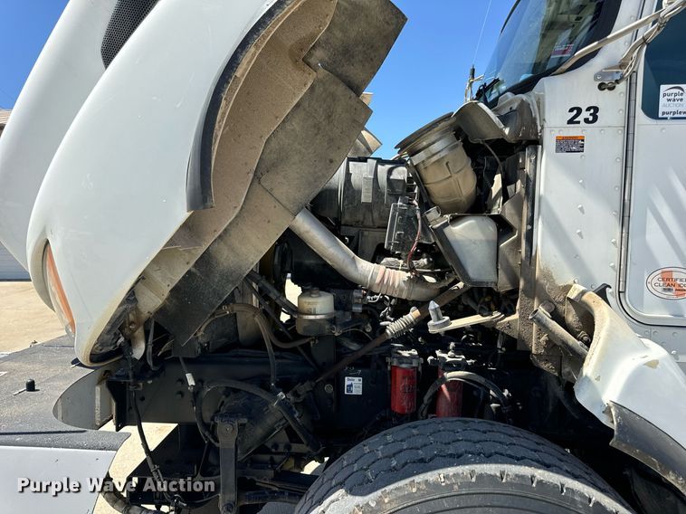 image for item DV1926 2012 Kenworth digger derrick truck