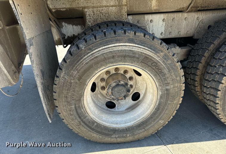 image for item DV1926 2012 Kenworth digger derrick truck