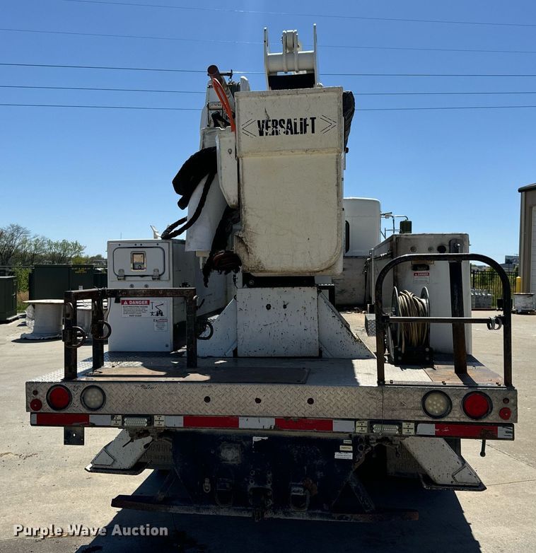 image for item DV1929 2014 Kenworth T370 bucket truck