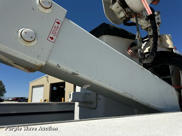 image for item DV1929 2014 Kenworth T370 bucket truck