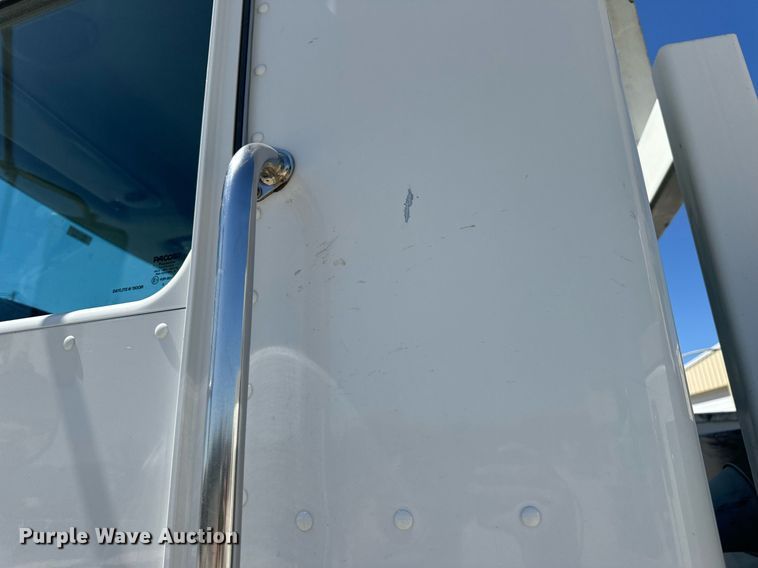 image for item DV1929 2014 Kenworth T370 bucket truck