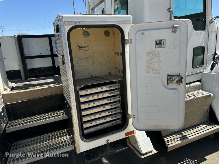 image for item DV1929 2014 Kenworth T370 bucket truck