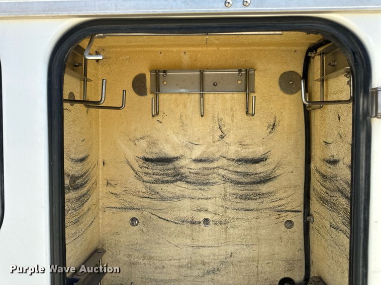 image for item DV1929 2014 Kenworth T370 bucket truck