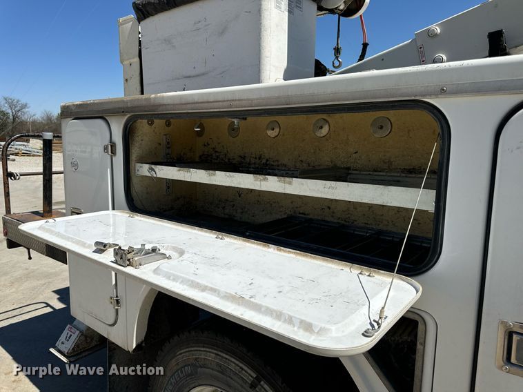 image for item DV1929 2014 Kenworth T370 bucket truck