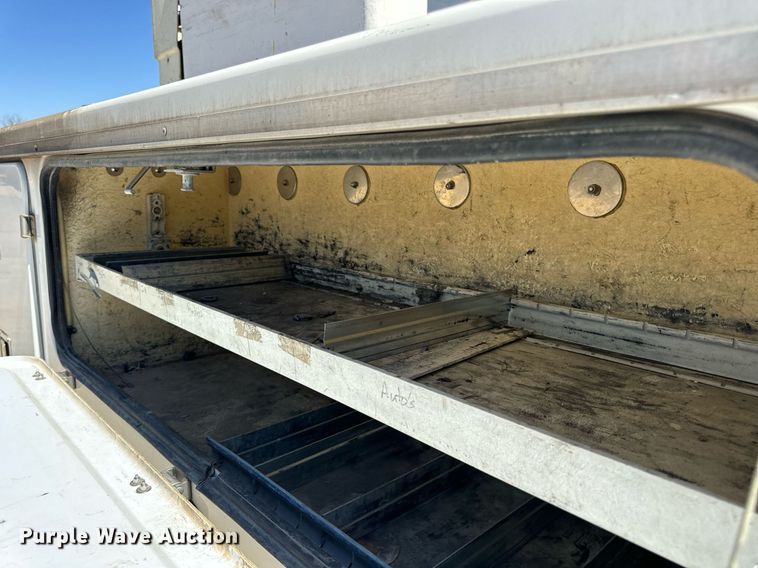 image for item DV1929 2014 Kenworth T370 bucket truck