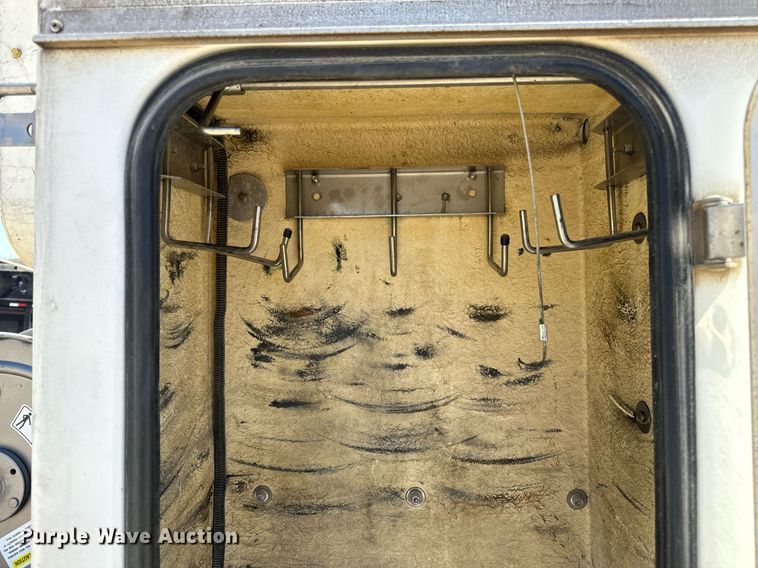 image for item DV1929 2014 Kenworth T370 bucket truck