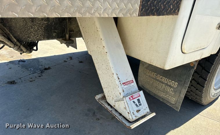 image for item DV1929 2014 Kenworth T370 bucket truck