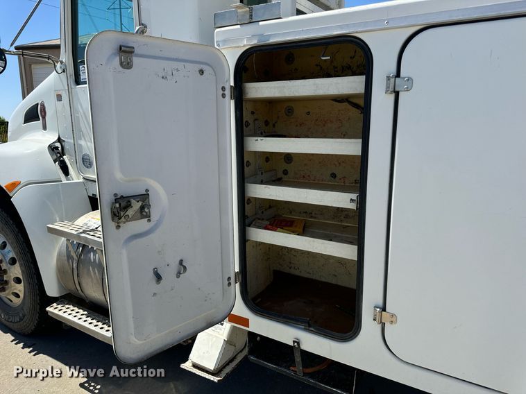 image for item DV1929 2014 Kenworth T370 bucket truck