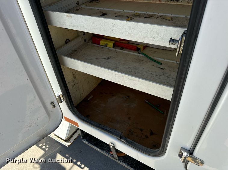 image for item DV1929 2014 Kenworth T370 bucket truck