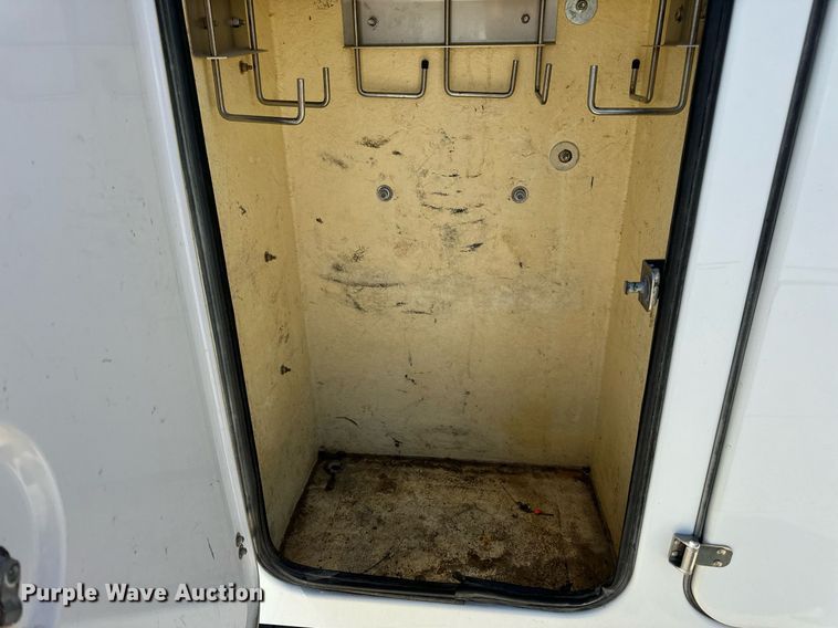 image for item DV1929 2014 Kenworth T370 bucket truck