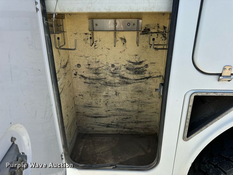 image for item DV1929 2014 Kenworth T370 bucket truck