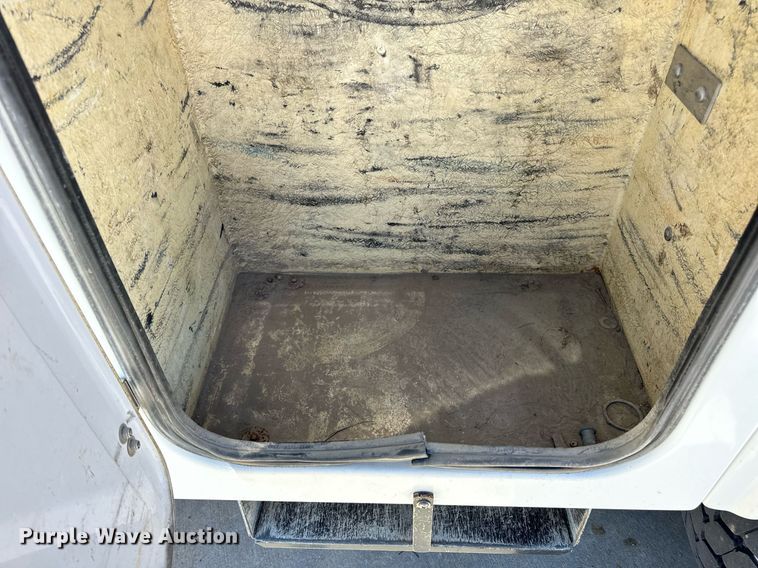 image for item DV1929 2014 Kenworth T370 bucket truck