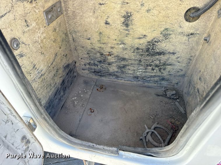 image for item DV1929 2014 Kenworth T370 bucket truck