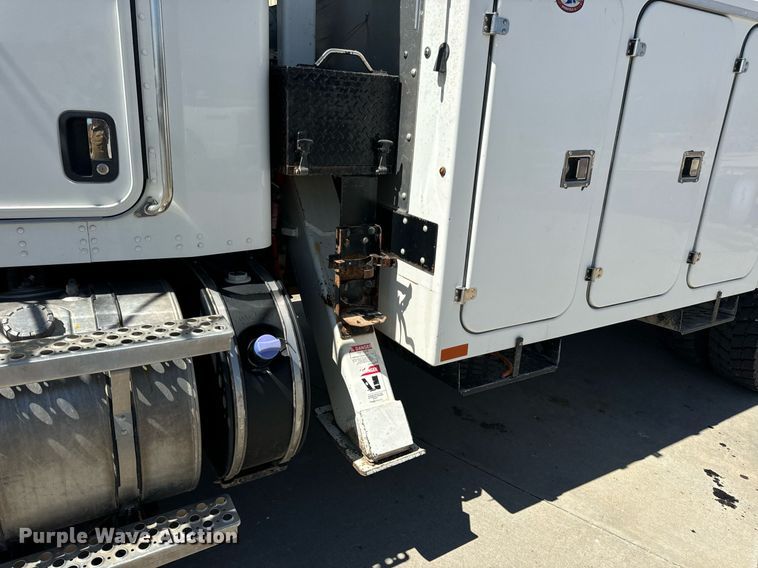 image for item DV1929 2014 Kenworth T370 bucket truck