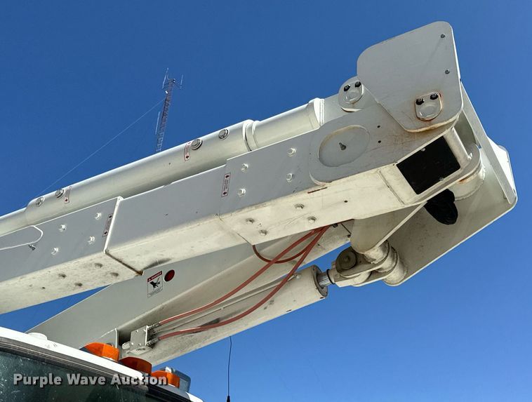 image for item DV1929 2014 Kenworth T370 bucket truck