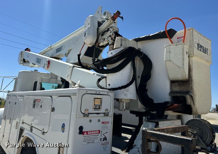 image for item DV1929 2014 Kenworth T370 bucket truck