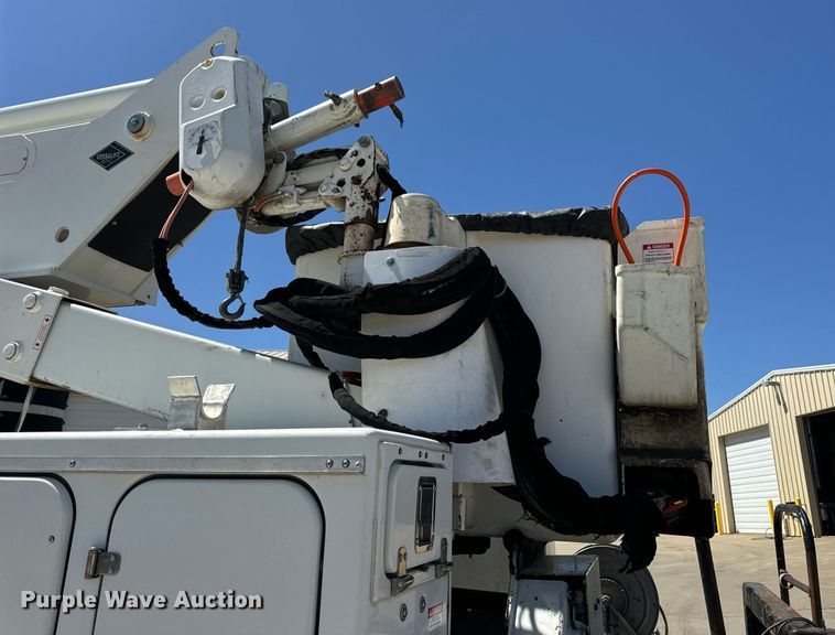 image for item DV1929 2014 Kenworth T370 bucket truck