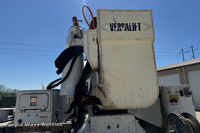 image for item DV1929 2014 Kenworth T370 bucket truck