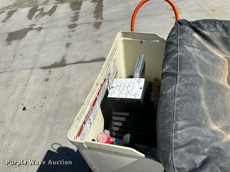 image for item DV1929 2014 Kenworth T370 bucket truck