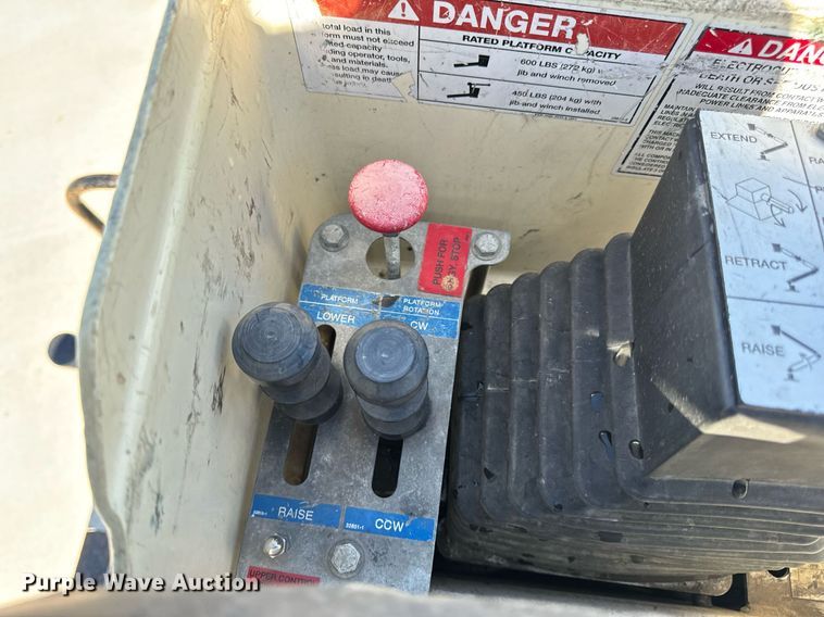 image for item DV1929 2014 Kenworth T370 bucket truck