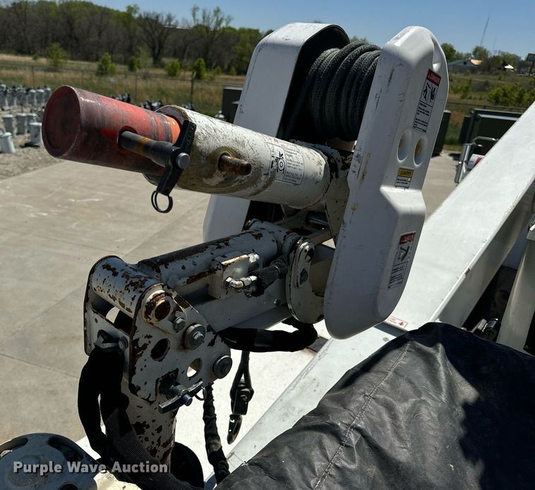 image for item DV1929 2014 Kenworth T370 bucket truck