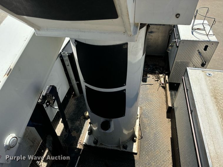 image for item DV1929 2014 Kenworth T370 bucket truck