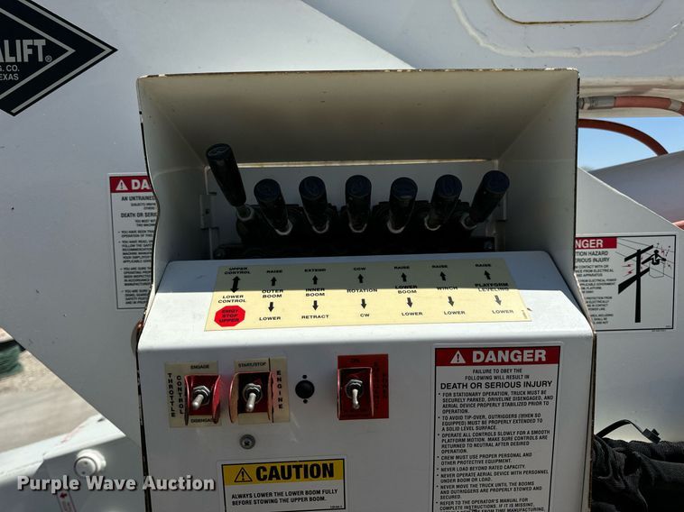 image for item DV1929 2014 Kenworth T370 bucket truck