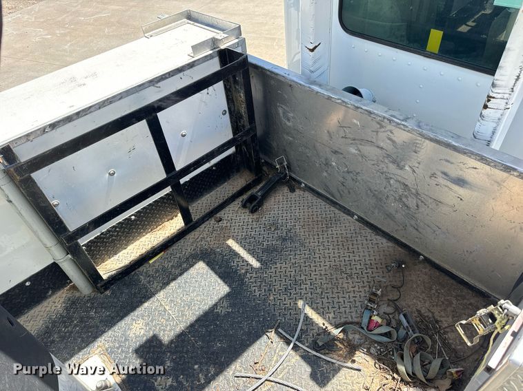 image for item DV1929 2014 Kenworth T370 bucket truck