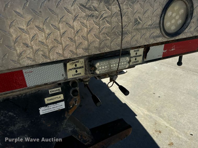 image for item DV1929 2014 Kenworth T370 bucket truck